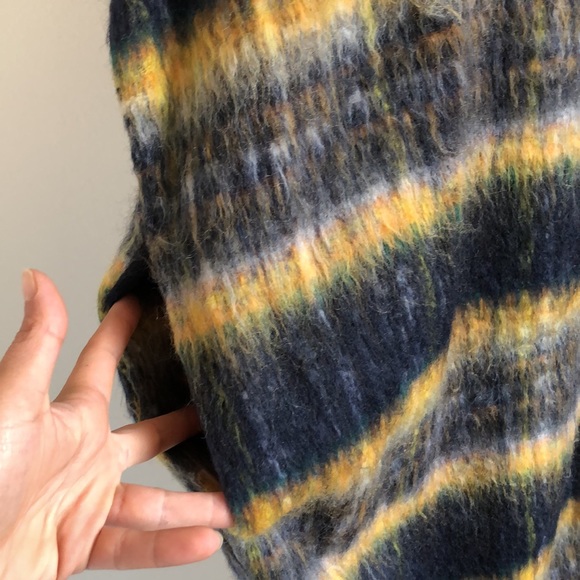 Urban Outfitters oversized plaid wool blend shacket - Picture 4 of 9